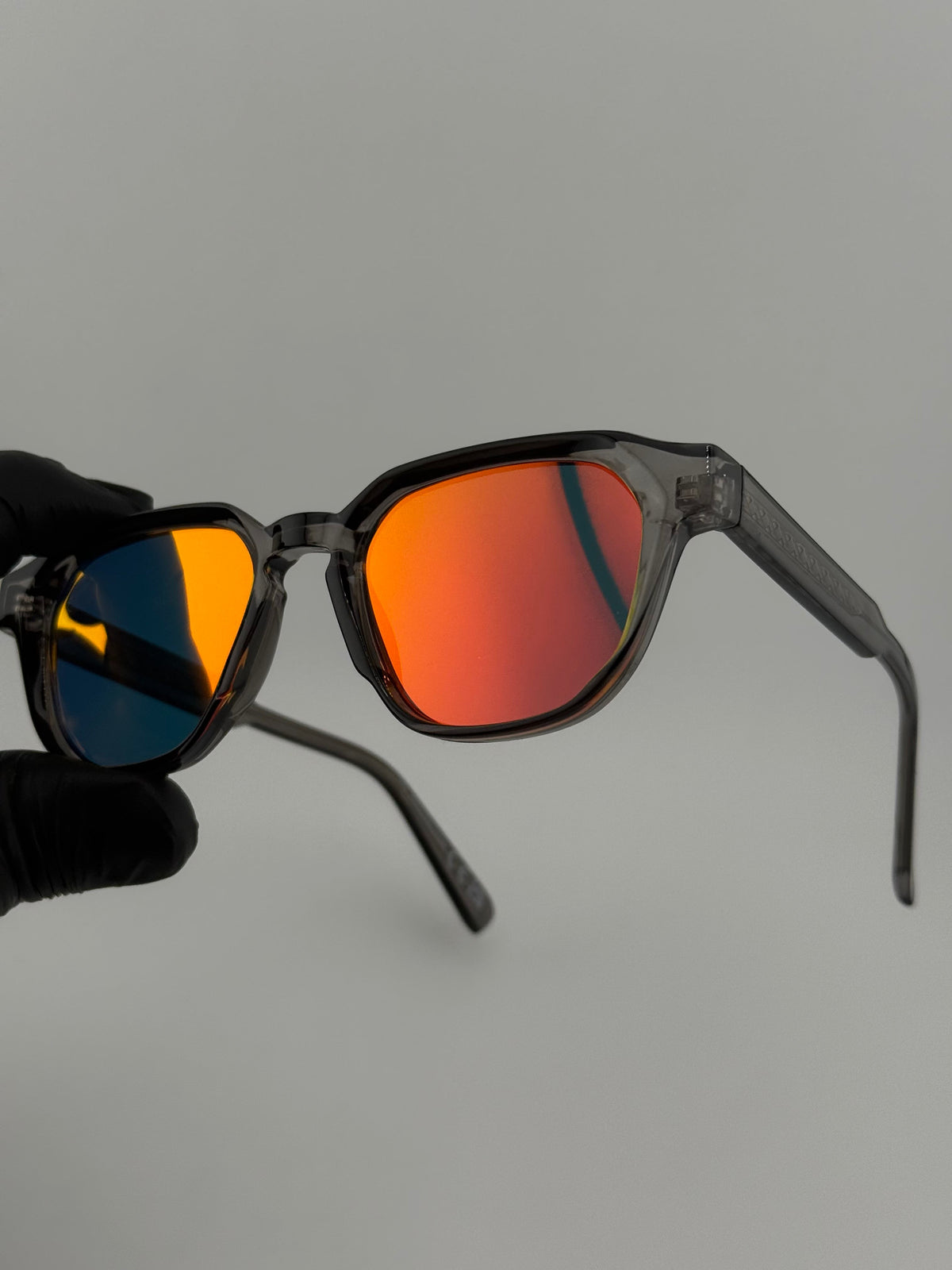 Prado miroir orange grise